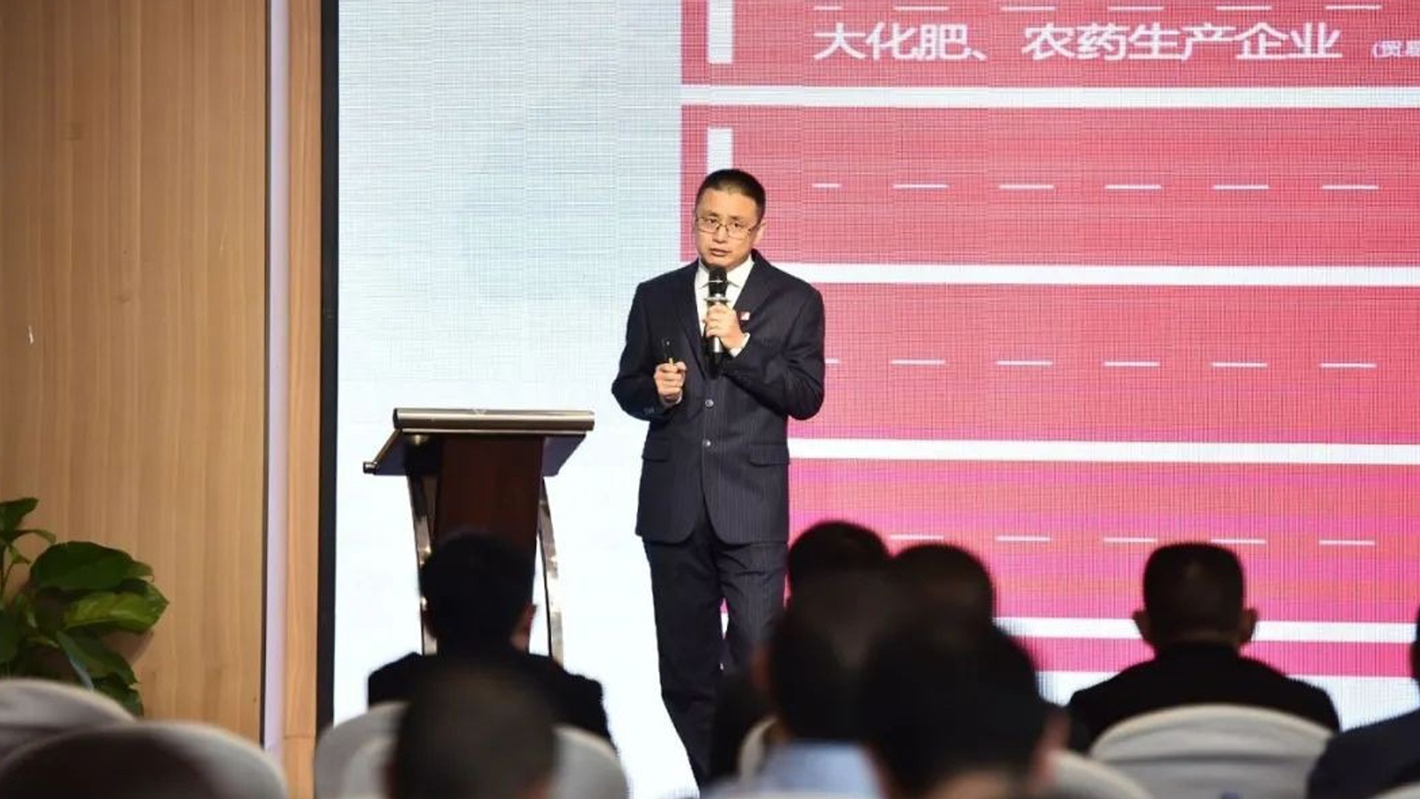 瑞年特肥——中國(guó)特肥市場(chǎng)的分化和未來(lái)新趨勢(shì)、新機(jī)遇